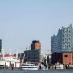 Panorama Hamburga z filharmonią Elbphilharmonie nad Łabą